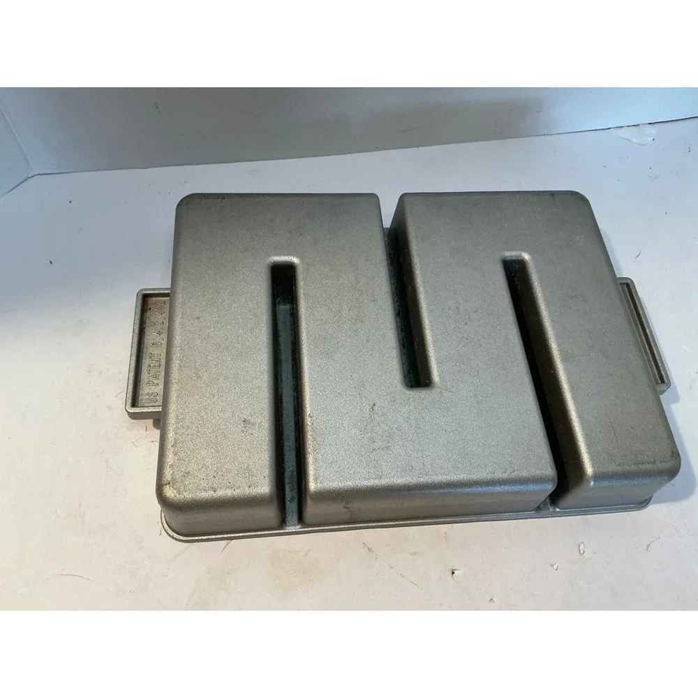 Baker's Edge Brownie Pan Cast Aluminum All Edges Baking Pan Silver Made in USA